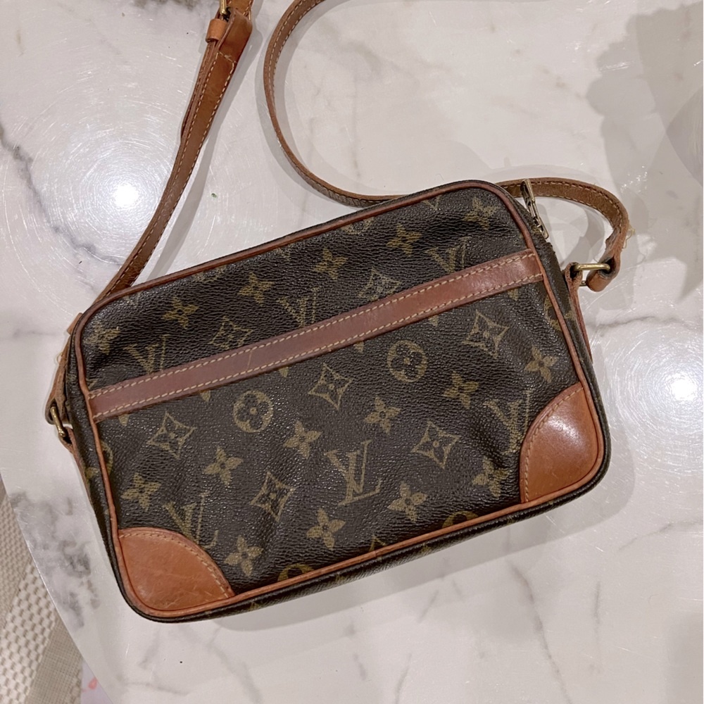 Vintage Authentic Louis Vuitton Crossbody bag